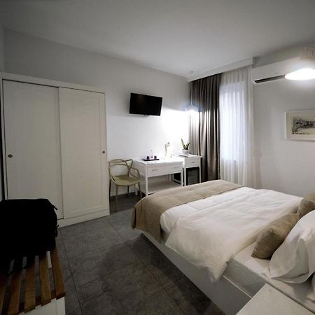 Konak Rooms L Skanderbeg Square ティラナ エクステリア 写真