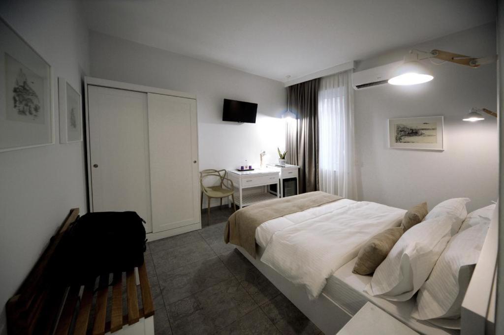 Konak Rooms L Skanderbeg Square ティラナ エクステリア 写真
