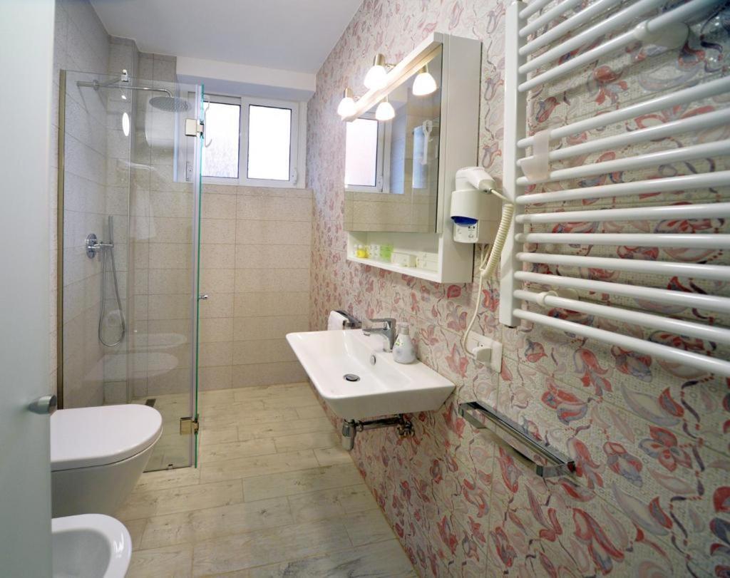 Konak Rooms L Skanderbeg Square ティラナ エクステリア 写真